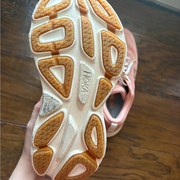 Women’s Coral Hokas Size 7 - Picture 5 of 7